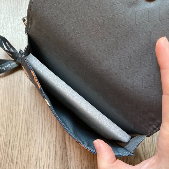 Vera Bradley RFID 3-in-1 Crossbody in Holiday Dogs NWT - Picture 8 of 10